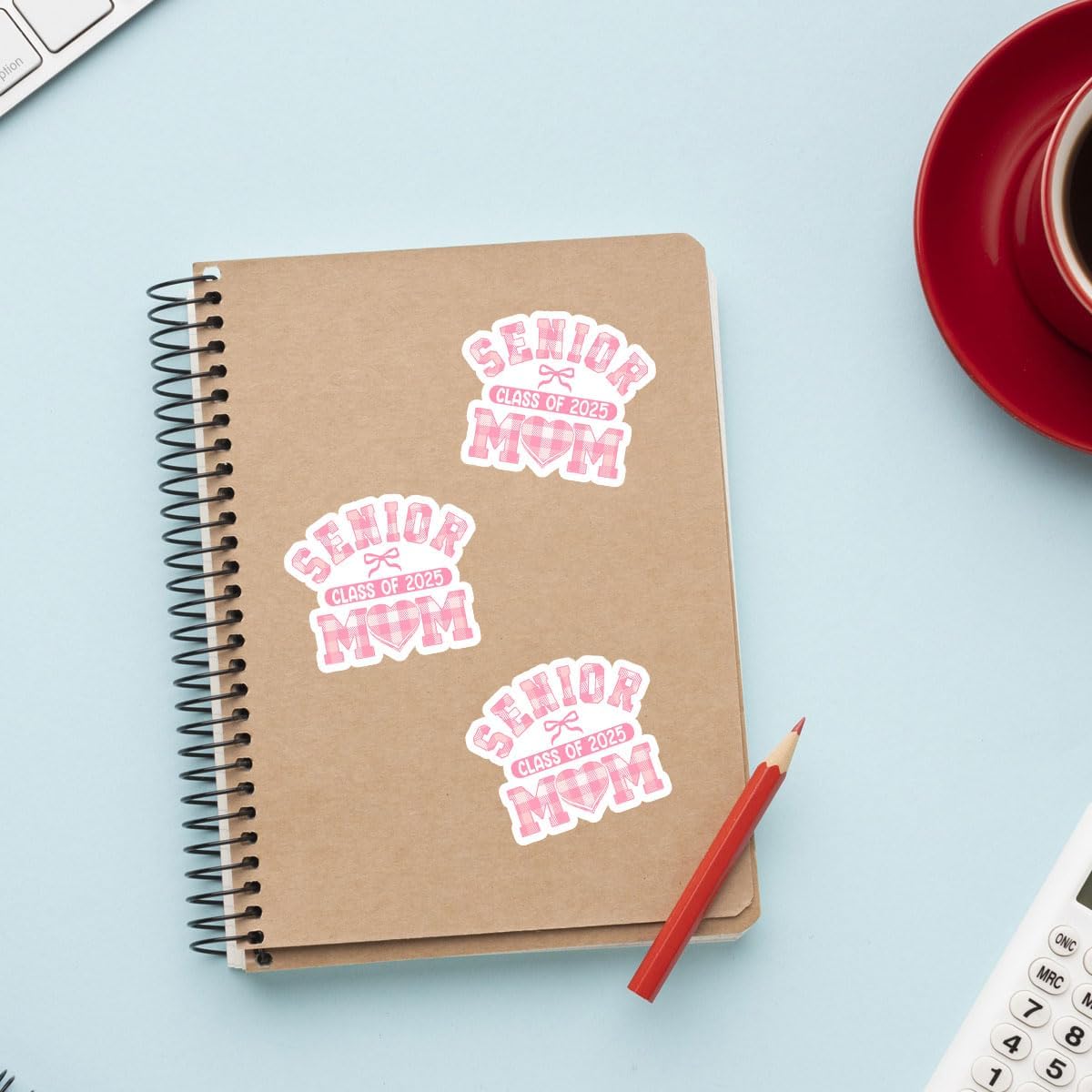 (3Pcs) Senior Mom Class of 2025 Sticker, Senior Mom Pink Ribbon Sticker, Grad Bumper Sticker Decal, Graduation Sticker, 2025 Senior Sticker - Sticker For Laptop Water Bottle Phone Car Window Helmet 3"