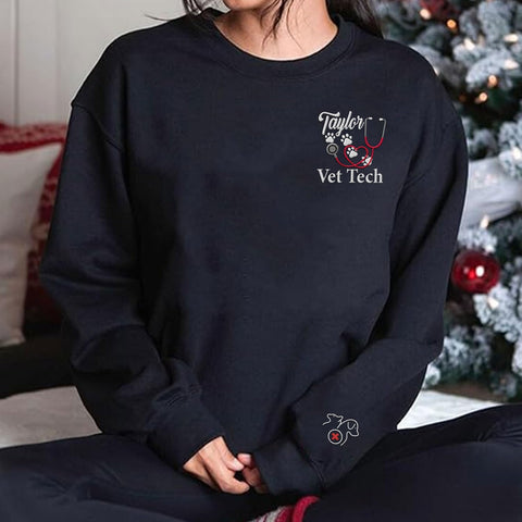 Intenprints Personalized Vet Embroidered Sweatshirt, Veterinarian Shirt with Name, Vet Tech Gift, Stethoscope and Dog Cat Paw