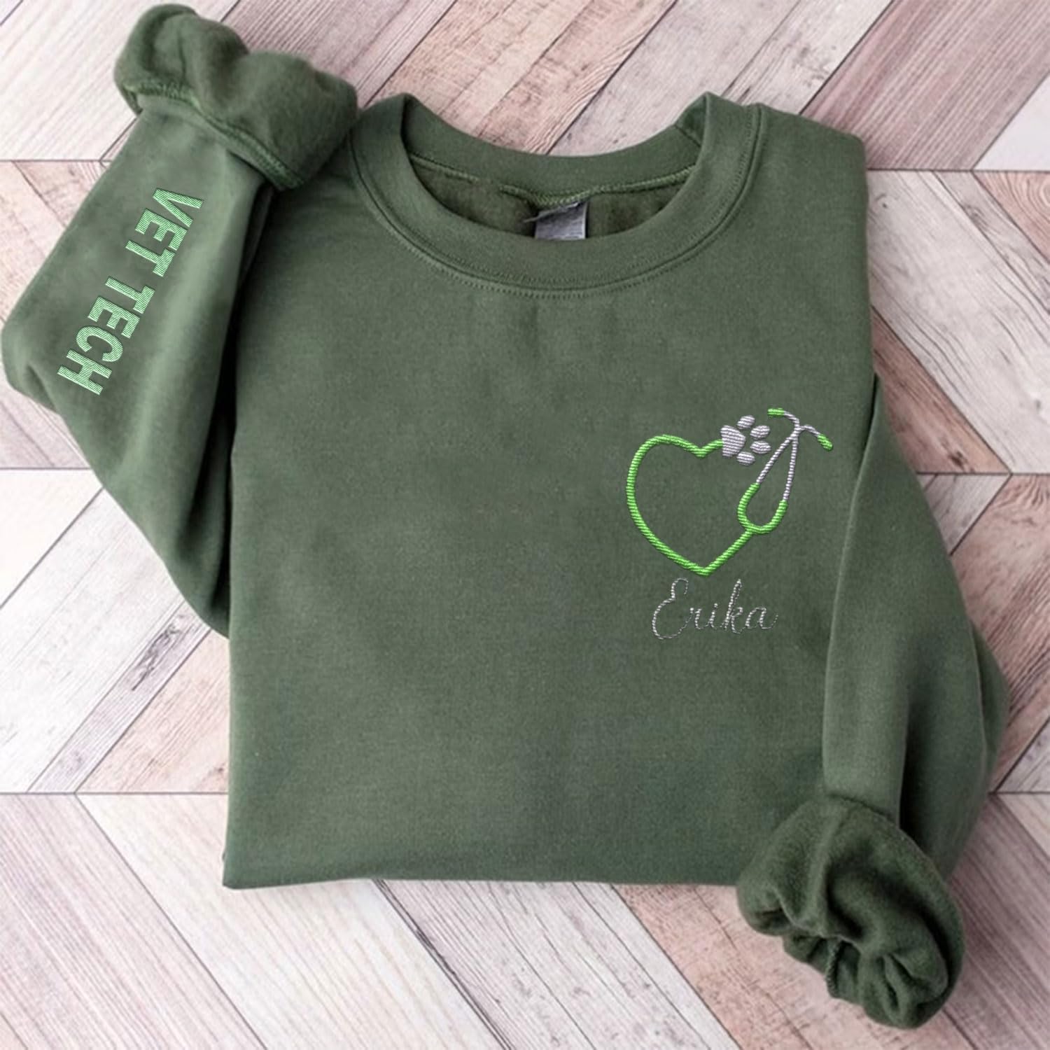 Custom Embroidered Vet Assistant Sweatshirt, Veterinary Medicine Hoodie for Women, Vet Tech Crewneck Gifts for Veterinarian