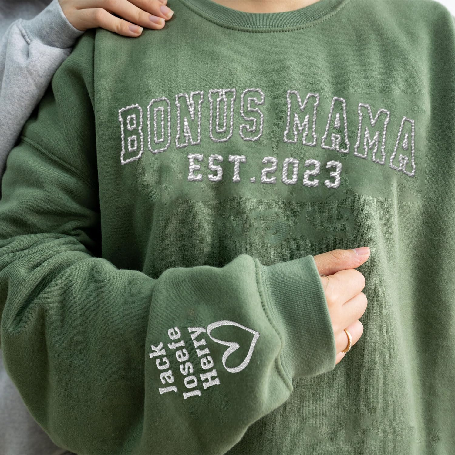 Personalized Bonus Mama Embroidered Sweatshirt, Bonus Mom Sweatshirt for Stepmom Step Mama Gifts Mother's Day 2024 (Cotton, SS183), Small-5X-Large