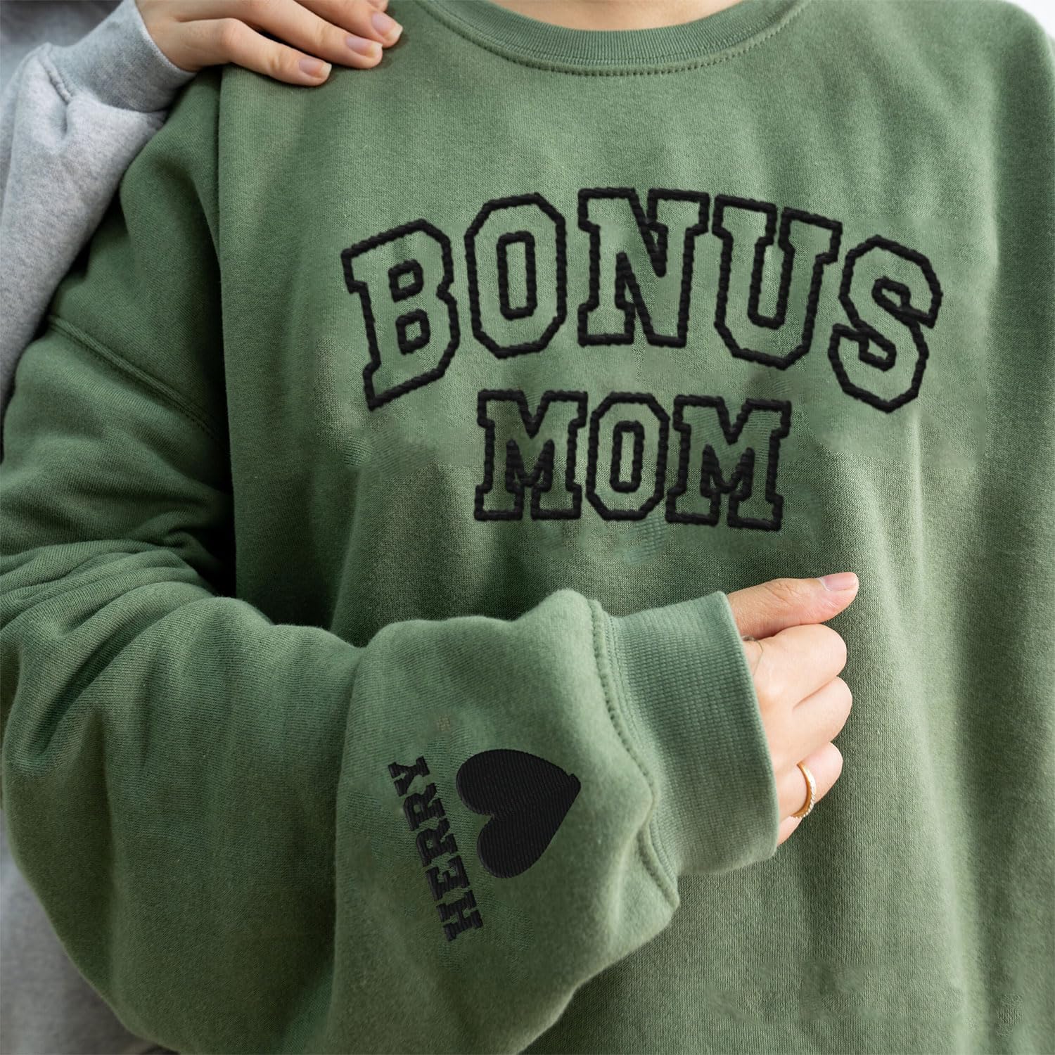 Personalized Bonus Mama Embroidered Sweatshirt, Bonus Mom Sweatshirt for Stepmom Step Mama Gifts Mother's Day 2024 (Cotton, SS190), Small-5X-Large